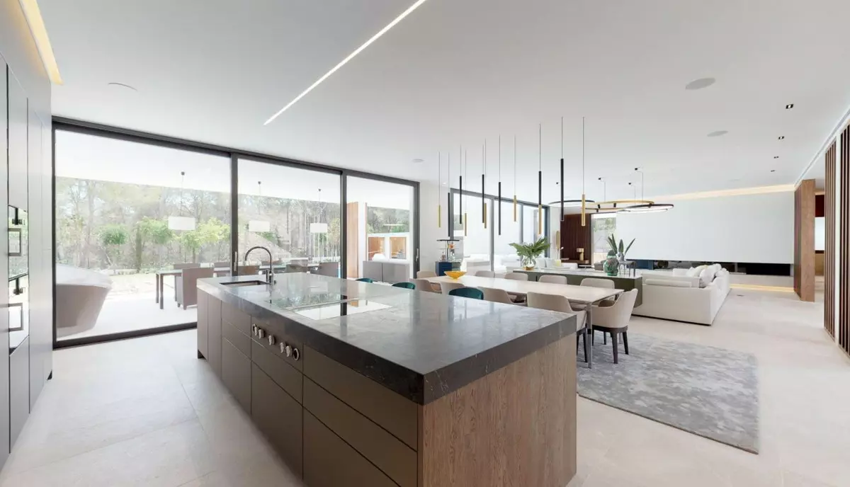 6-bedroom Villa In Calvià, Spain (748 M²)