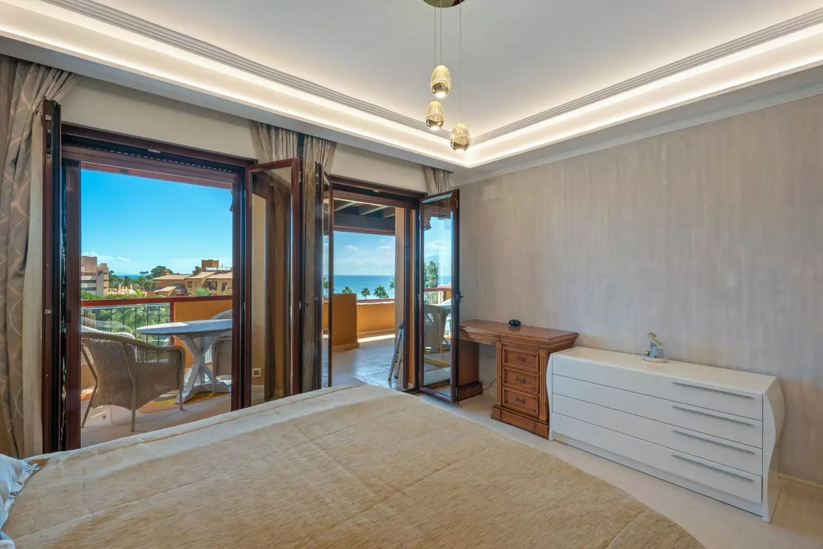 3-bedroom Apartment In Estepona, Spain (159 M²)