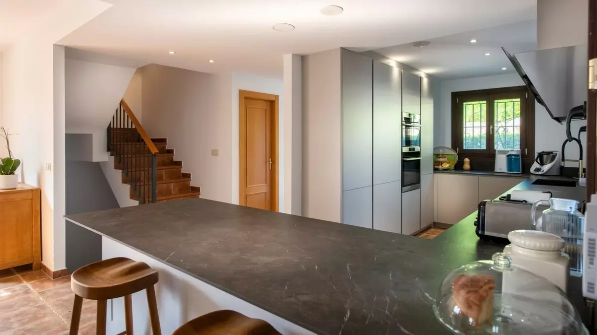 4-bedroom Villa In Estepona, Spain (240 M²)