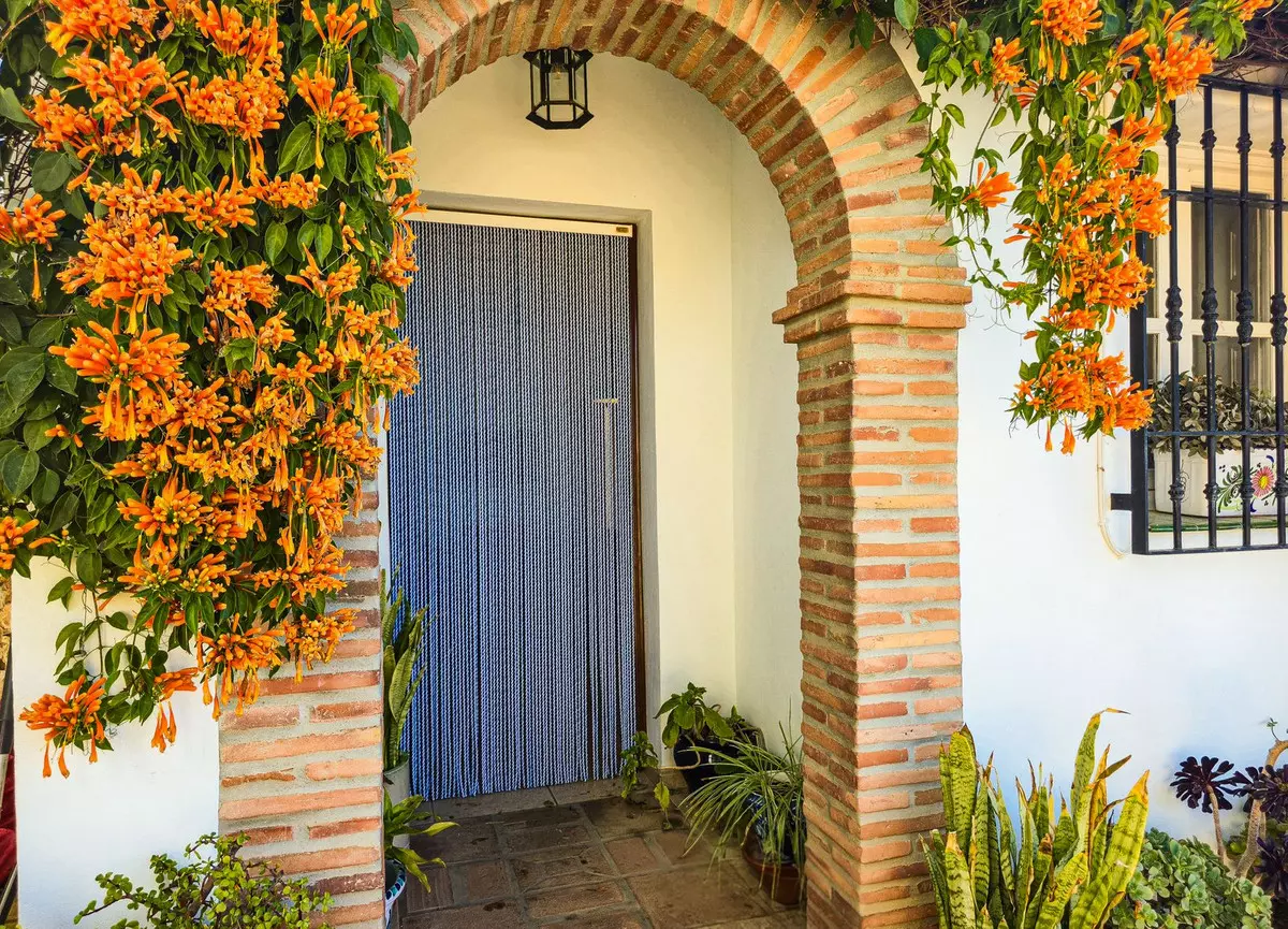 5-bedroom Villa In Cómpeta, Spain (299 M²)