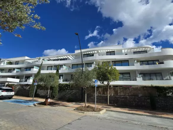 2-bedroom Apartment In Fuengirola, Spain (145 M²)