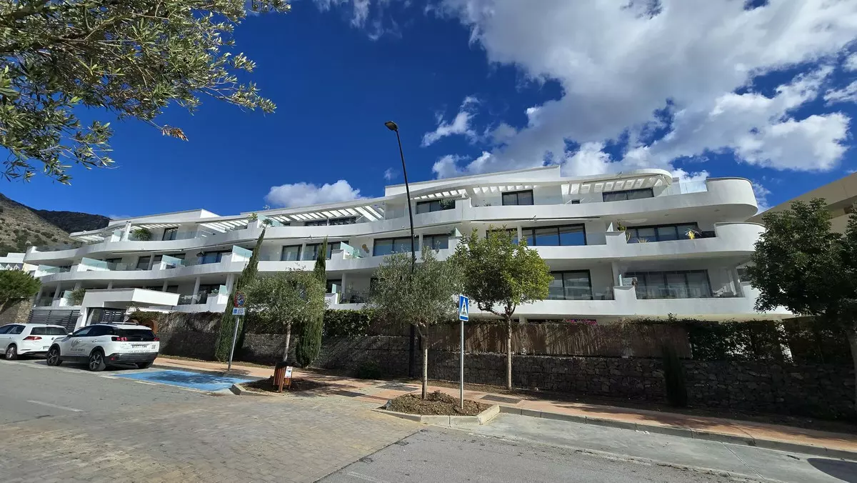 2-bedroom Apartment In Fuengirola, Spain (145 M²)