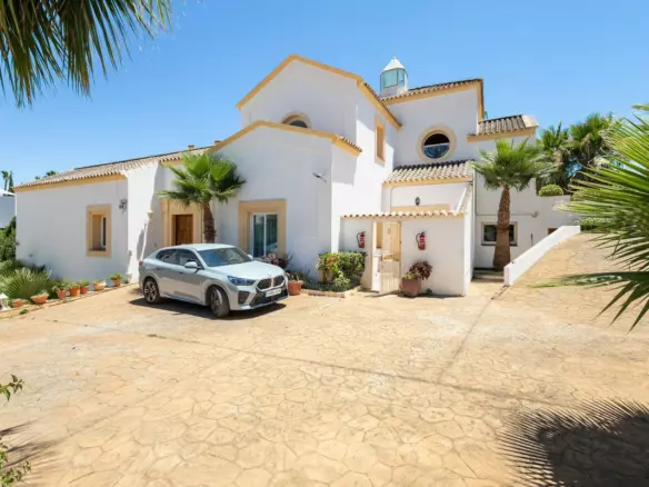 7-bedroom Villa In Estepona, Spain (1.425 M²)