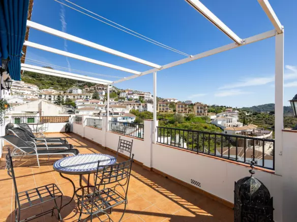 5-bedroom Town House In Canillas De Albaida, Spain (449 M²)