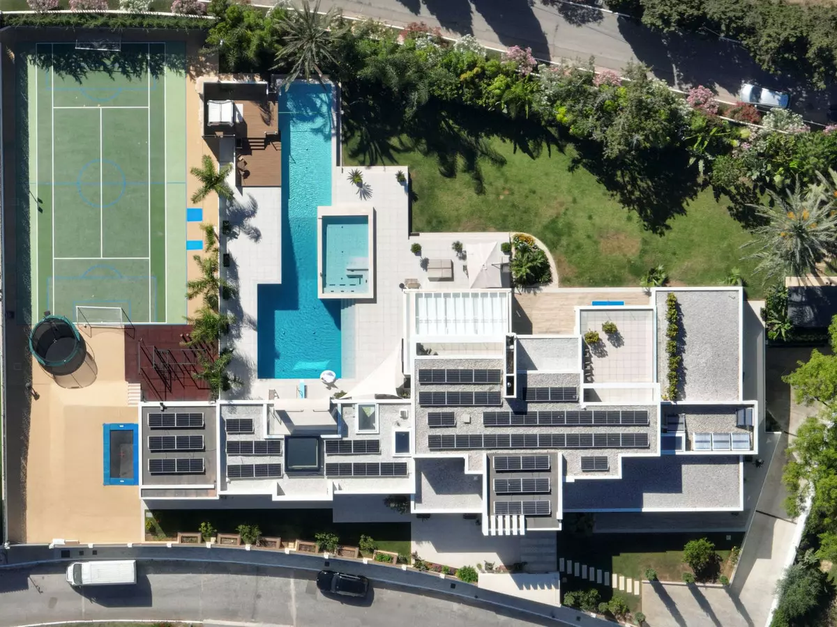 7-bedroom Villa In Estepona, Spain (1.373 M²)