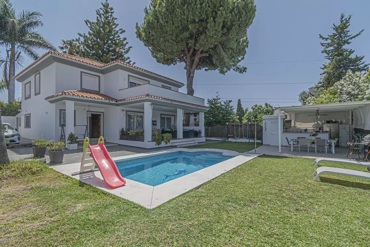 5-bedroom Villa In Marbella, Spain (275 M²)
