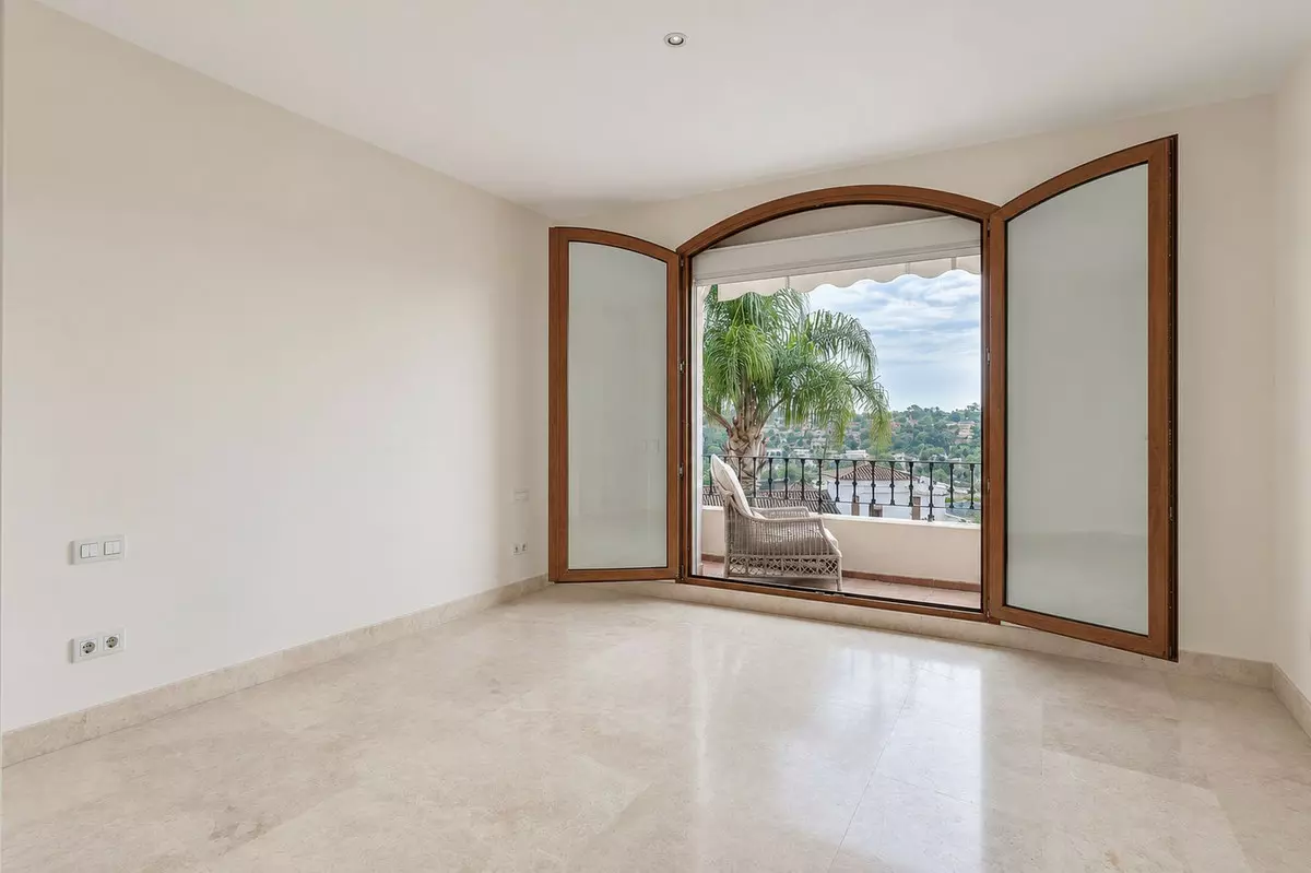 3-bedroom Town House In Estepona, Spain (157 M²)