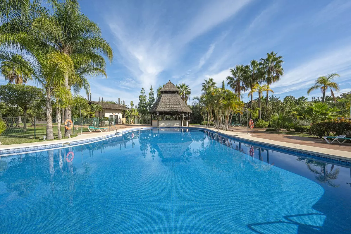 1-bedroom Apartment In Estepona, Spain (90 M²)