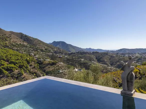4-bedroom Villa In Cómpeta, Spain (227 M²)