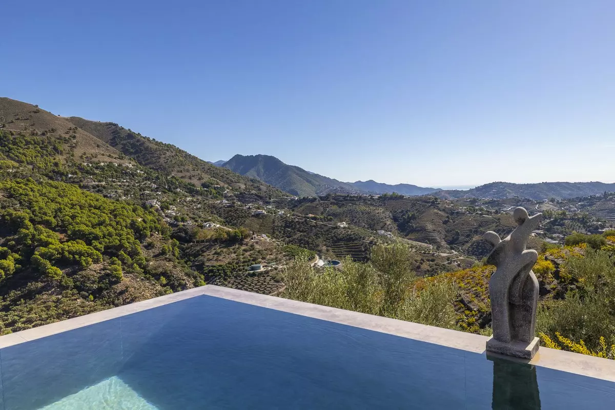 4-bedroom Villa In Cómpeta, Spain (227 M²)