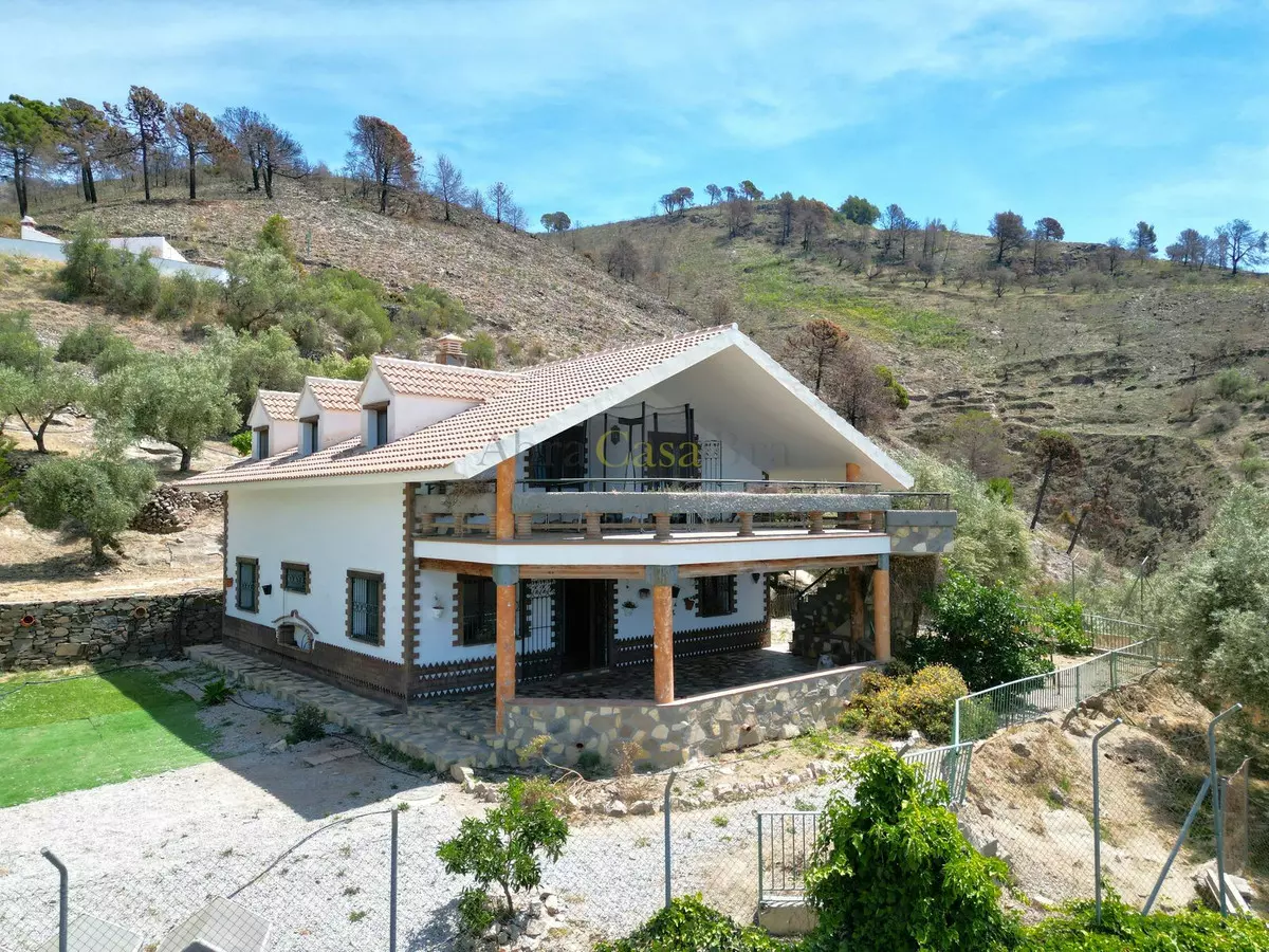 4-bedroom Villa In Canillas De Albaida, Spain (331 M²)