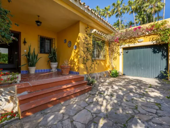 5-bedroom Villa In Estepona, Spain (169 M²)
