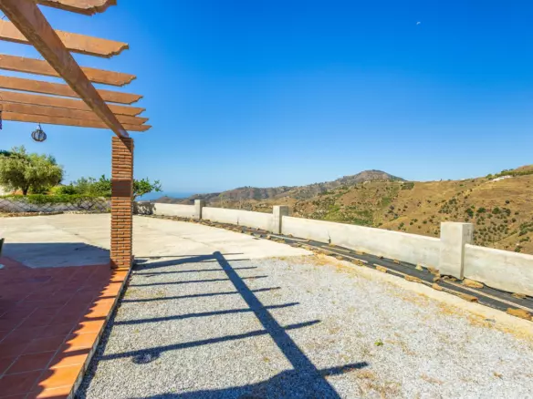 3-bedroom Country House In Cómpeta, Spain (178 M²)