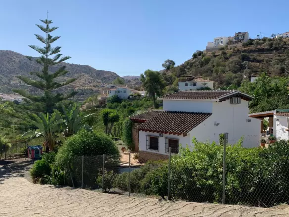 3-bedroom Villa In Álora, Spain (135 M²)