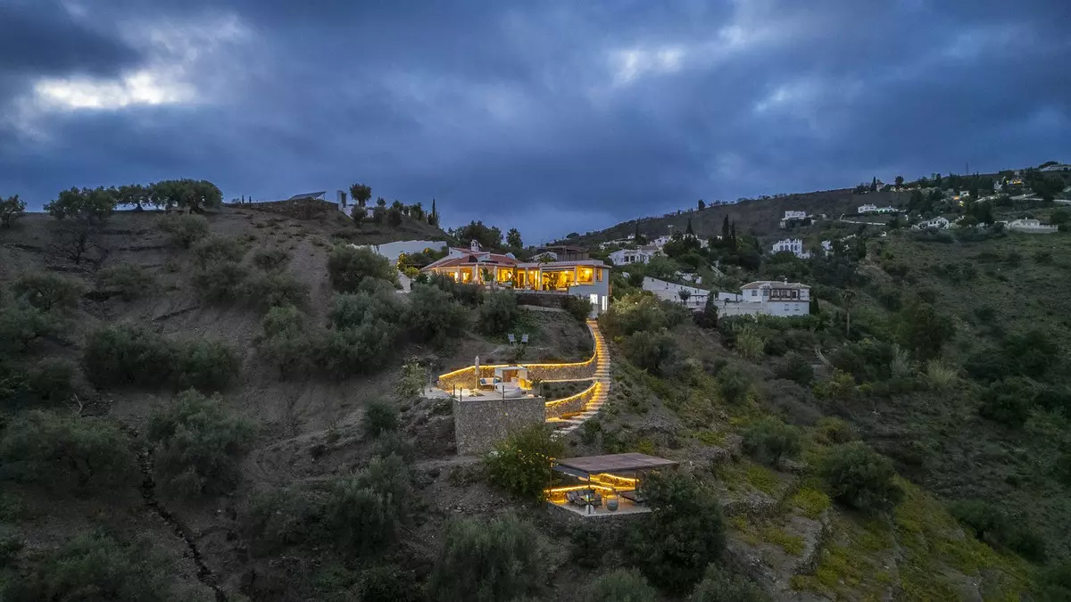 4-bedroom Villa In Cómpeta, Spain (227 M²)