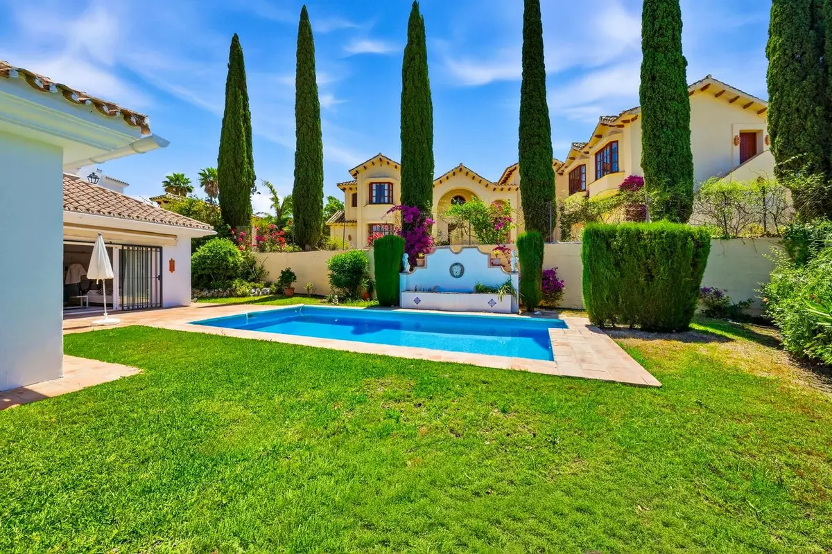 2-bedroom Villa In Benahavis, Spain (266 M²)