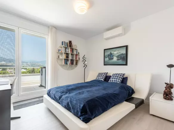 2-bedroom Apartment In Marbella, Spain (173 M²)