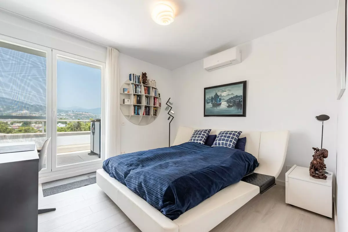 2-bedroom Apartment In Marbella, Spain (173 M²)
