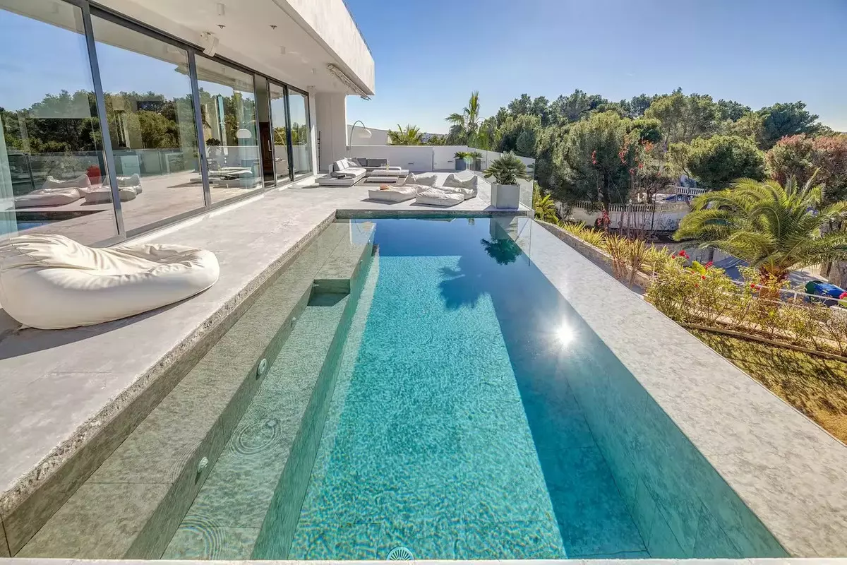 5-bedroom Villa In Calvià, Spain (324 M²)