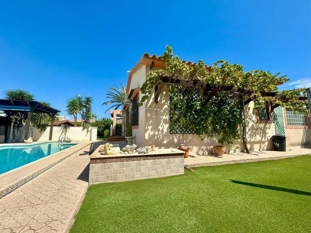 3-bedroom Villa In Orihuela, Spain (141 M²)