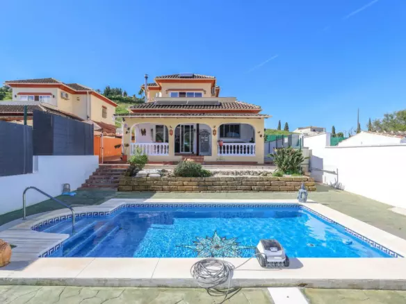 3-bedroom Villa In Coín, Spain (145 M²)