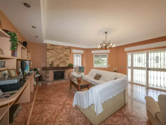3-bedroom Villa In Guaro, Spain (250 M²)