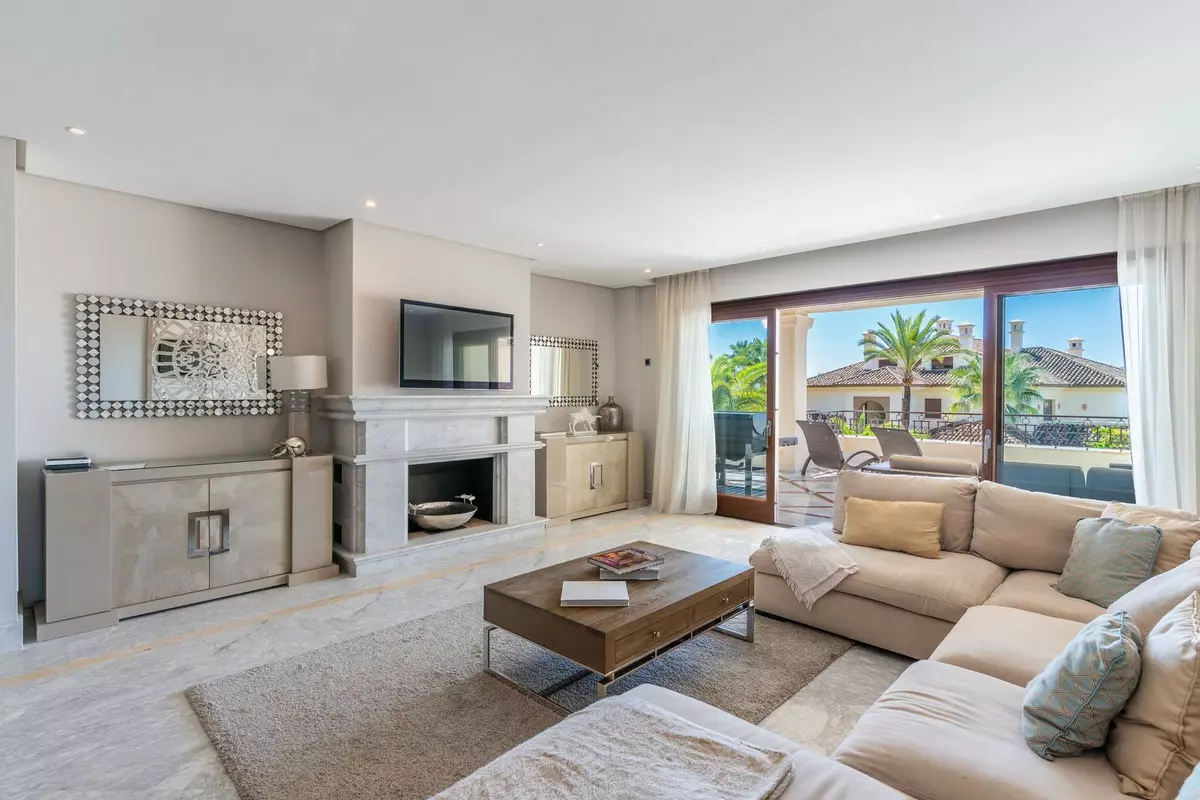 3-bedroom Apartment In Marbella, Spain (226 M²)