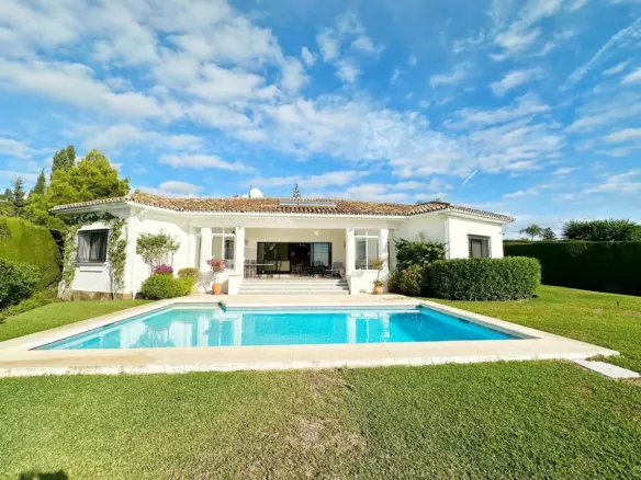 4-bedroom Villa In Estepona, Spain (450 M²)