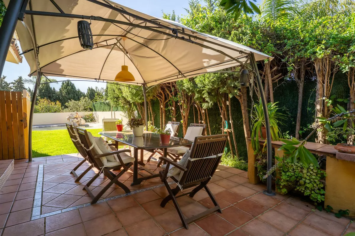 5-bedroom Villa In Estepona, Spain (169 M²)