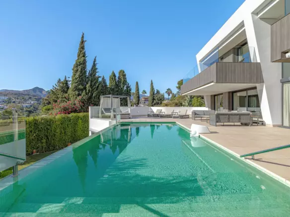 6-bedroom Villa In Estepona, Spain (771 M²)