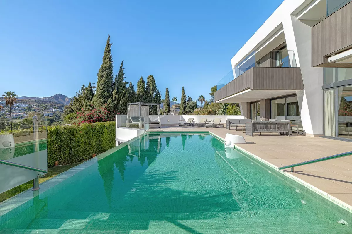 6-bedroom Villa In Estepona, Spain (771 M²)