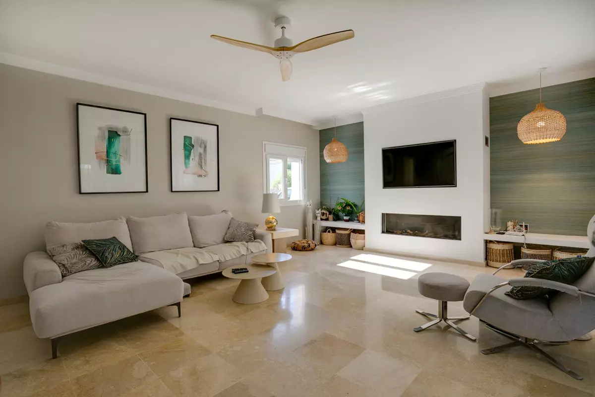 3-bedroom Villa In Estepona, Spain (238 M²)