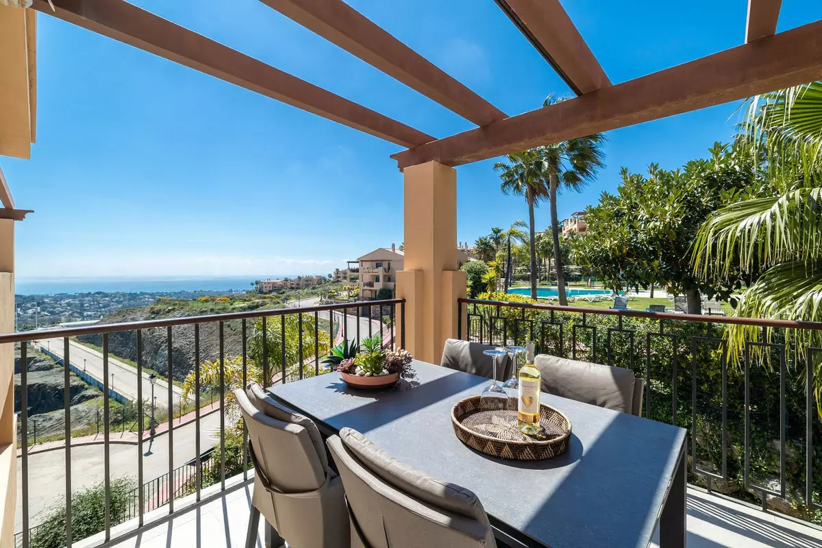 2-bedroom Apartment In Benahavis, Spain (118 M²)