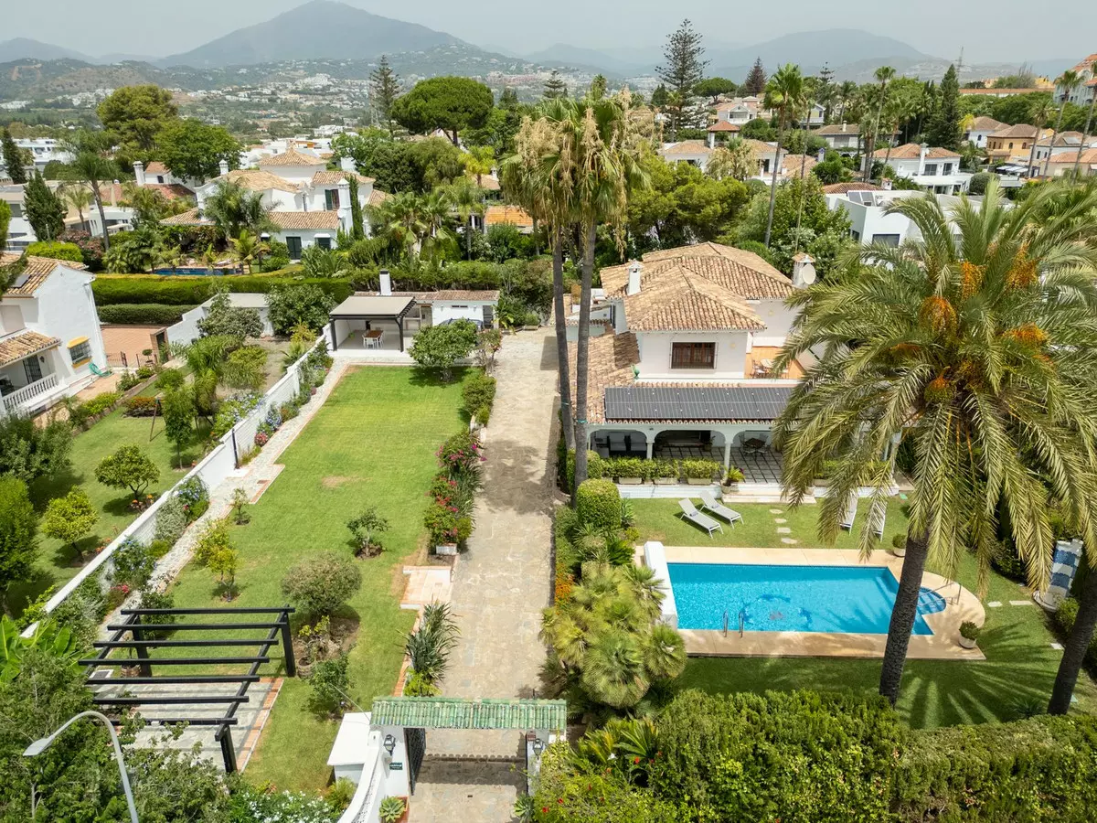 4-bedroom Villa In Marbella, Spain (346 M²)