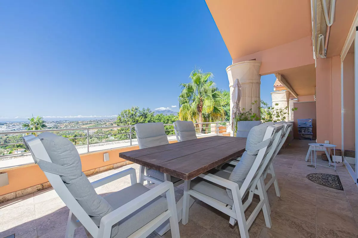 3-bedroom Apartment In Marbella, Spain (263 M²)