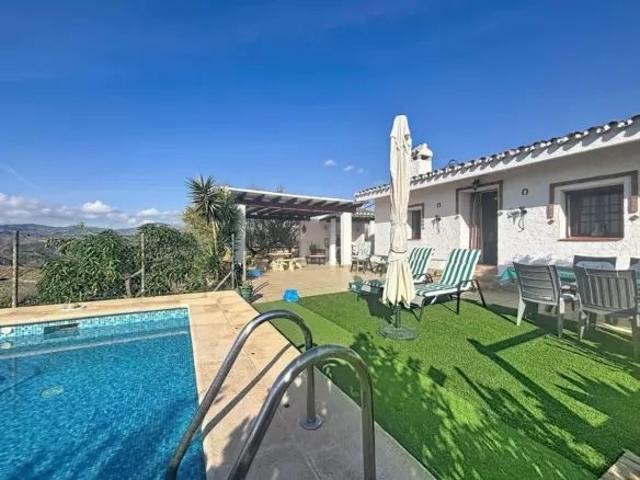 3-bedroom Villa In Vélez – Málaga, Spain (124 M²)