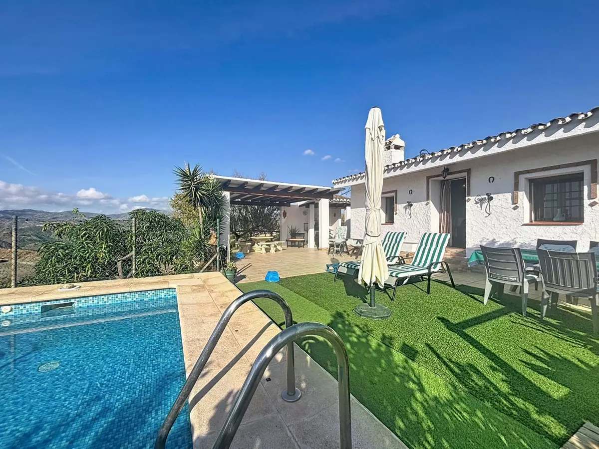 3-bedroom Villa In Vélez – Málaga, Spain (124 M²)