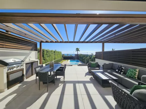 4-bedroom Town House In Estepona, Spain (291 M²)