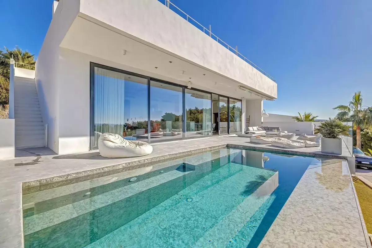 5-bedroom Villa In Calvià, Spain (324 M²)