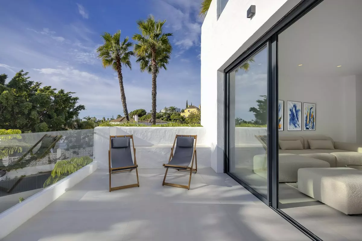 3-bedroom Apartment In Estepona, Spain (210 M²)