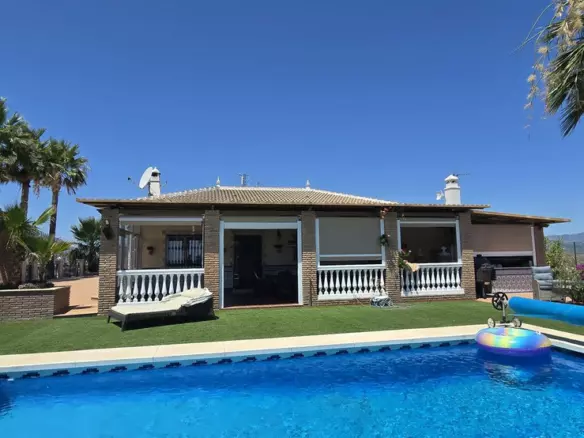 5-bedroom Country House In Coín, Spain (197 M²)