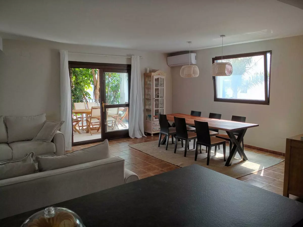 3-bedroom Town House In Estepona, Spain (249 M²)