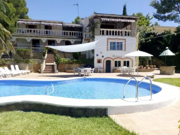5-bedroom Villa In Calvià, Spain (400 M²)