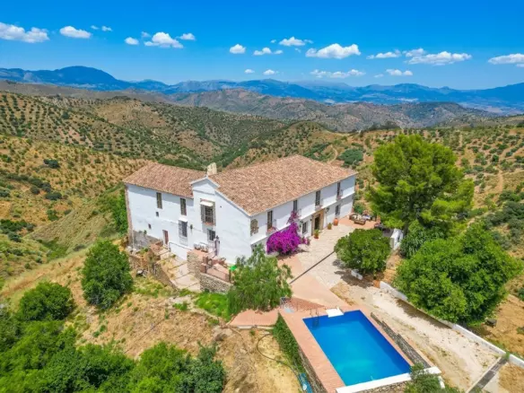 8-bedroom Country House In Colmenar, Spain (1.094 M²)
