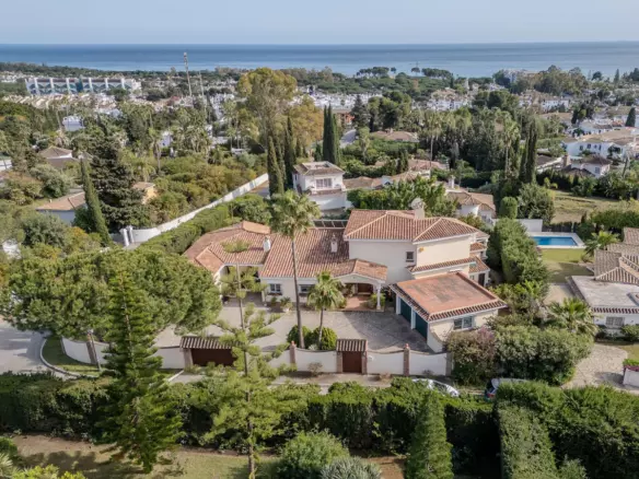 5-bedroom Villa In Estepona, Spain (282 M²)