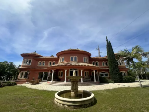 8-bedroom Villa In Estepona, Spain (1.265 M²)