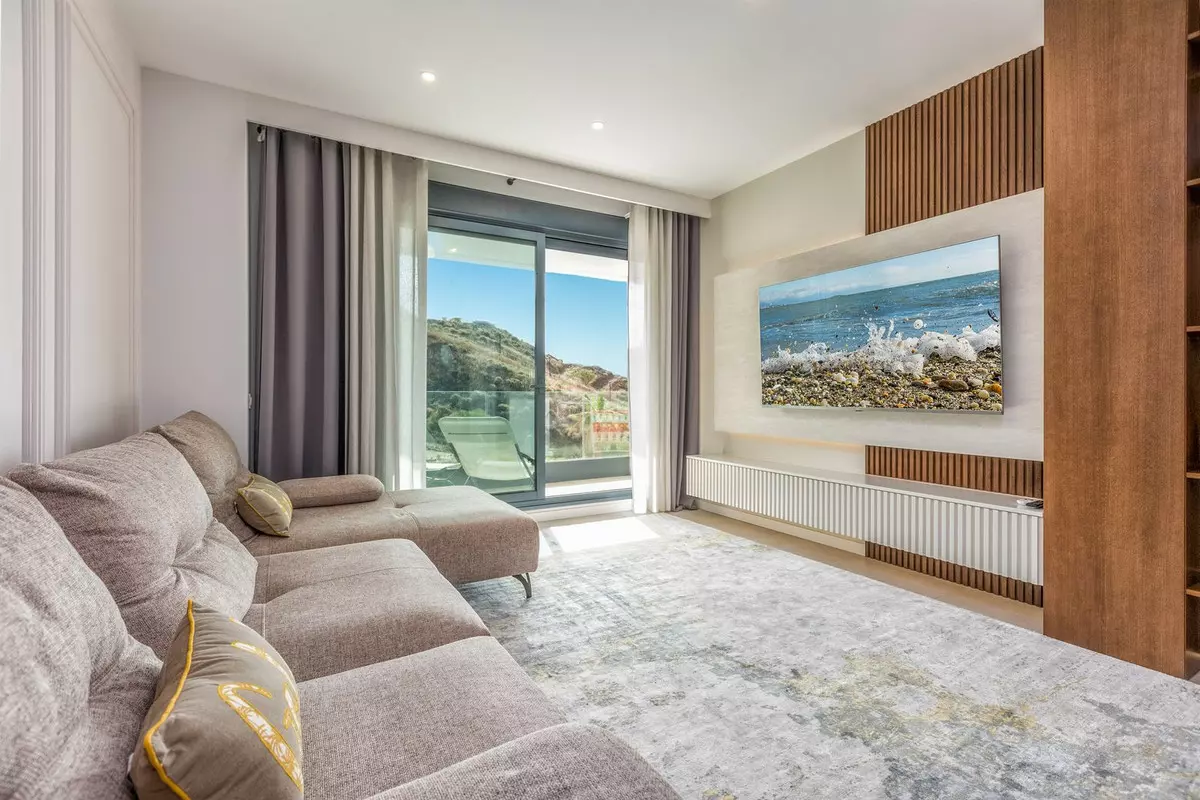 2-bedroom Apartment In Fuengirola, Spain (98 M²)