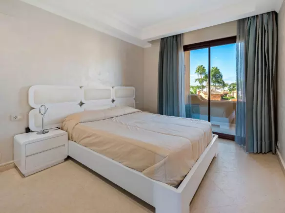 3-bedroom Apartment In Estepona, Spain (159 M²)
