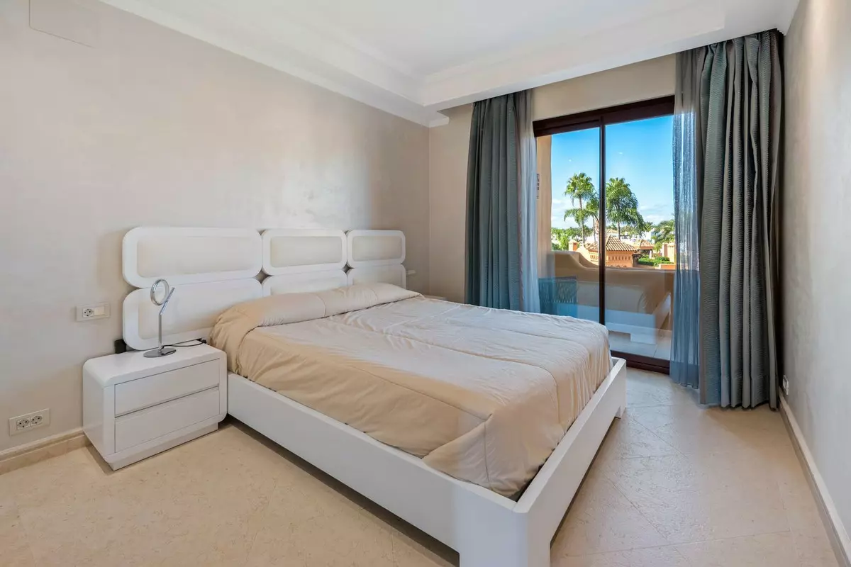 3-bedroom Apartment In Estepona, Spain (159 M²)