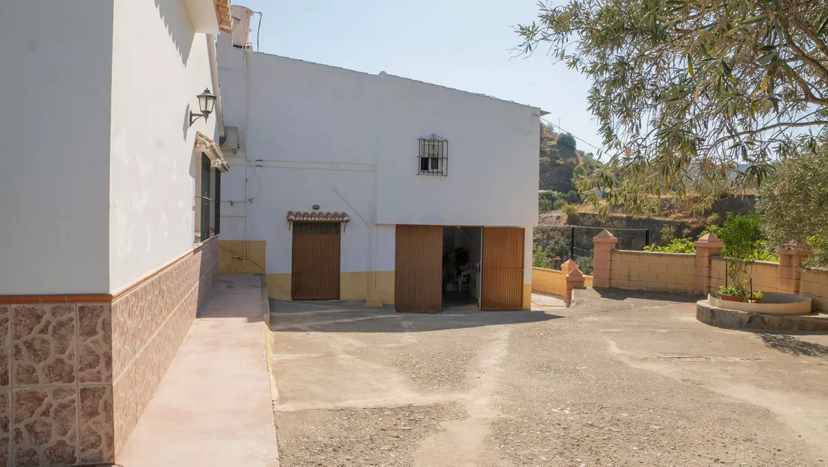 3-bedroom Country House In Álora, Spain (101 M²)